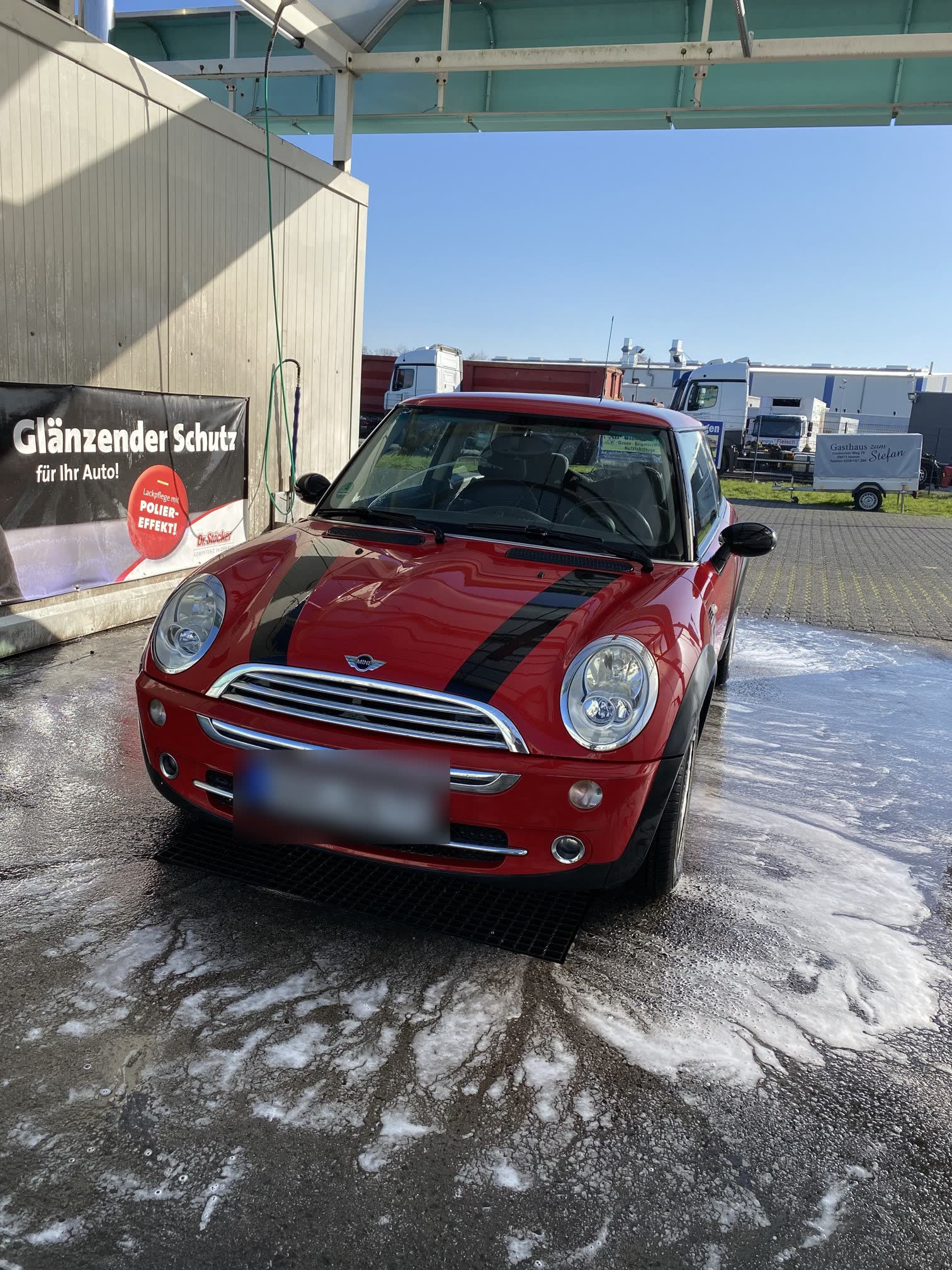 Mein erstes Auto damals an der Waschanlage